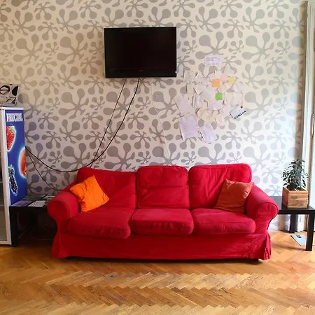 Zeppelin Hostel *
